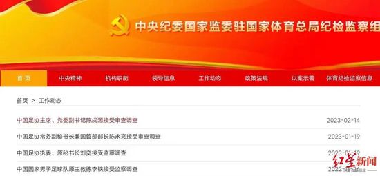 两个角色有着同样的短发造型，却有着两种截然不同的气质。